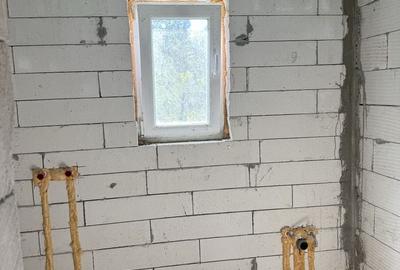 Casă cu 3 camere în Oprești
