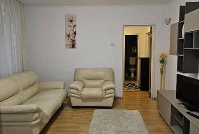Apartament cu 3 camere semidecomandat în Obor