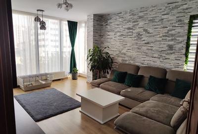 Apartament cu 3 camere decomandat în Roșu