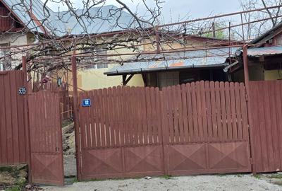 Casă cu 4 camere în Călugăreni