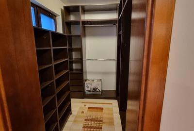 Apartament cu 3 camere decomandat în Bucium