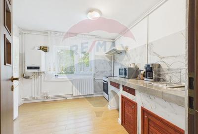 Apartament cu 6 camere decomandat, mobilat în 13 Septembrie - 19