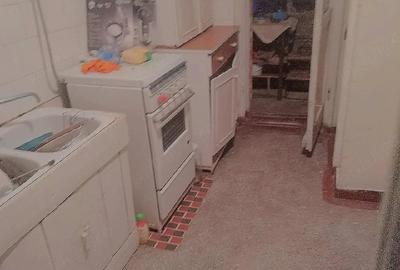 Apartament cu 3 camere decomandat în Petros
