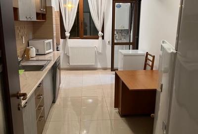 Apartament cu 2 camere decomandat, mobilat în Central
