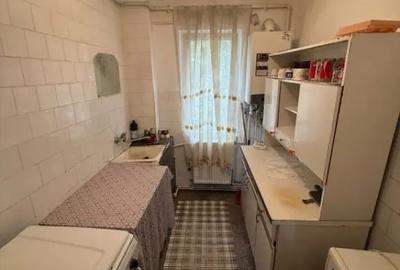 Apartament cu 2 camere semidecomandat în Craiovița Nouă