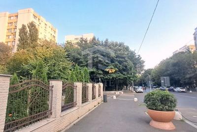 Apartament cu 3 camere decomandat în Berceni