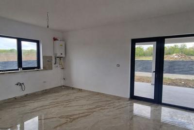 Casă cu 3 camere cu Teren 400 Mp în Miroslava - 2