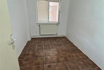 Apartament cu 2 camere semidecomandat în Viziru 1 - 3