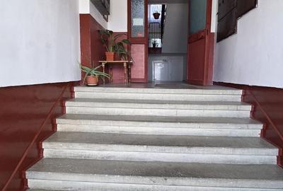 Apartament cu 4 camere decomandat în Micro 17