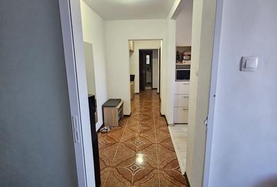 Apartament cu 4 camere semidecomandat în Central