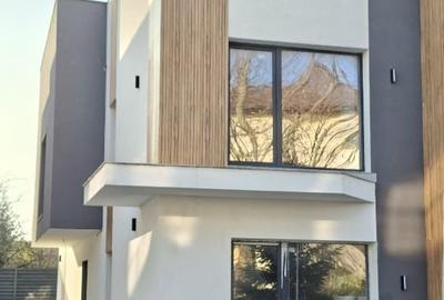 Duplex cu 4 camere cu Canalizare în Ostratu
