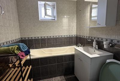 Apartament cu 3 camere decomandat în Apărătorii Patriei