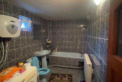Casă cu 4 camere cu Teren 600 Mp în Bariera Vâlcii