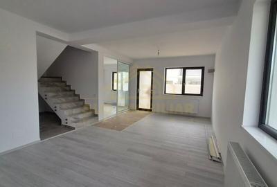 Duplex cu 7 camere cu Canalizare în Central - 13