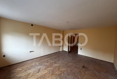 Apartament cu 4 camere semidecomandat în Orașul de Jos - 1