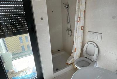 Apartament cu 3 camere semidecomandat în Lipovei