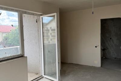 Apartament cu 3 camere semidecomandat în Florești - 2