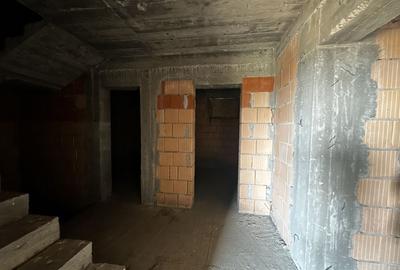 Casă cu 4 camere în Corbeanca