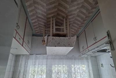 Apartament cu 3 camere semidecomandat în Podgoria