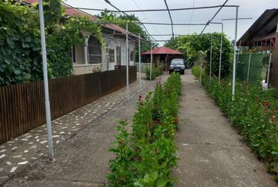 Casă cu 4 camere în Ghizdaru