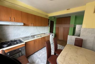 Apartament cu 3 camere semidecomandat în Micro 16