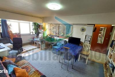 Apartament cu 3 camere semidecomandat în Central - 3
