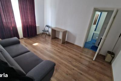 Apartament cu 3 camere în Tractorul