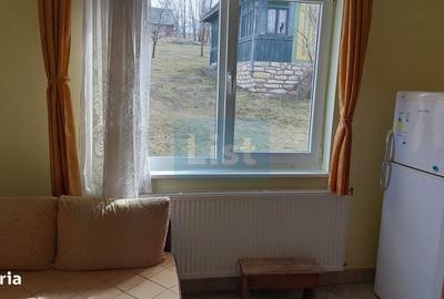 Casă cu 3 camere în Mărgău