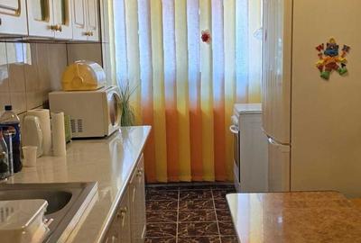 Apartament cu 2 camere decomandat în Micro 6 - 2