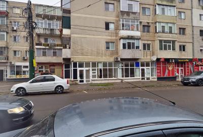Spațiu comercial, de 58 mp, în Far