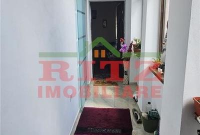 Casă cu 4 camere cu Teren 2300 Mp în Central - 12