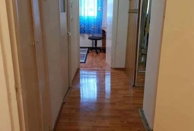 Apartament cu 3 camere decomandat în Calea București