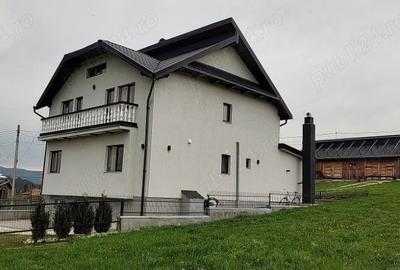 Casă cu 5 camere cu Teren 5800 Mp în Podu Coșnei - 2
