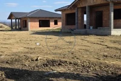 Casă cu 2 camere cu Canalizare în Central - 2