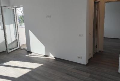 Apartament cu 2 camere semidecomandat în Gorjului