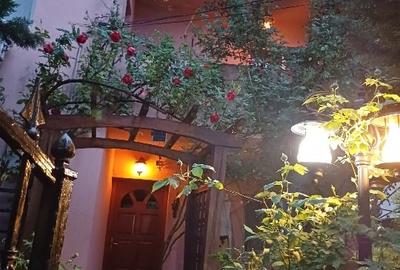 Casă cu 5 camere cu Canalizare în Central