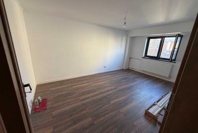 Apartament cu 3 camere decomandat în Decebal - 3