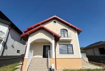 Casă individuală cu 4 camere cu Teren 400 Mp în Central - 1