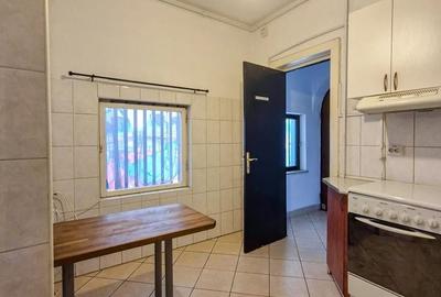 Apartament cu 4 camere decomandat în Romană