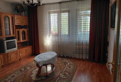 Apartament cu 2 camere decomandat în Micro 19
