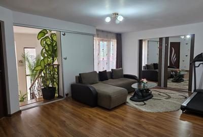 Casă cu 4 camere în Central