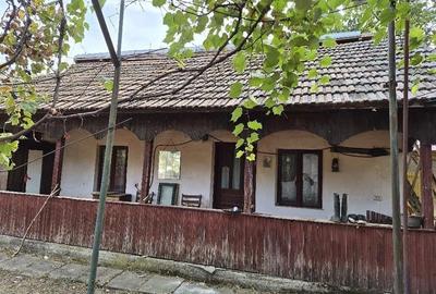 Casă individuală cu 5 camere cu Teren 2200 Mp în Vârvoru de Jos