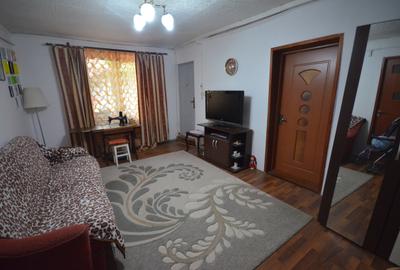Casă cu 4 camere cu Teren 600 Mp în Andronache - 1