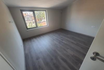 Casă cu 6 camere cu Canalizare în Domenii - 12