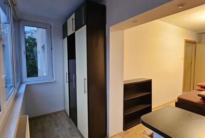 Apartament cu 3 camere decomandat în Griviței
