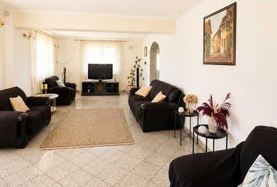 Casă cu 4 camere în Ostroveni - 8