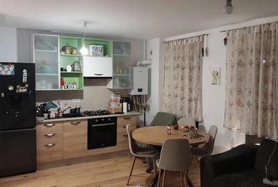 Apartament cu 3 camere decomandat în Astra