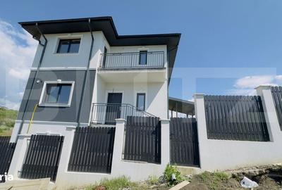 Casă cu 4 camere în Breazu