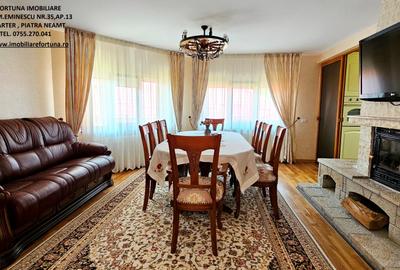 Casă cu 8 camere cu Teren 1066 Mp în Exterior Vest