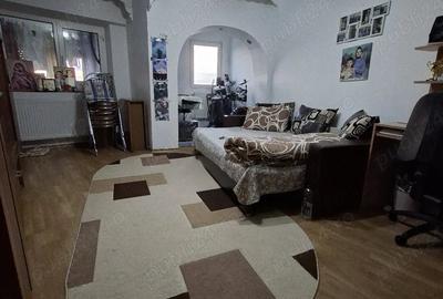 Apartament cu 3 camere decomandat în Central - 1